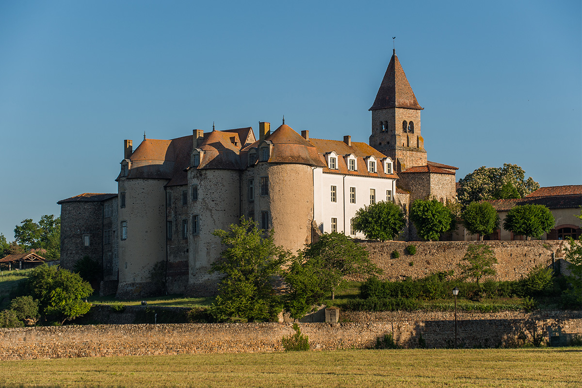 Lycée Lecture d'architecture Vue générale prieuré créditLoireTourisme 2