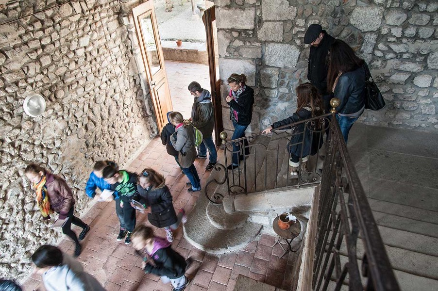 Hall de l&#39;escalier donnant passage sur le cloître