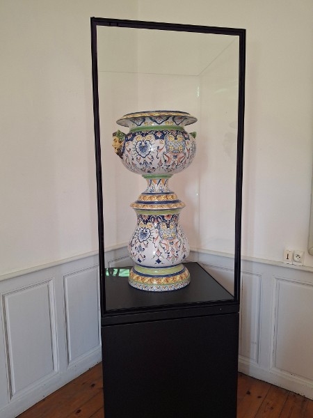 Vitrine de présentation - Prieuré, aile Est